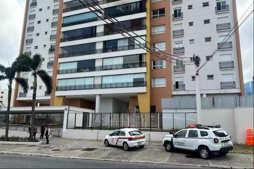 Prédio em que apartamento pegou fogo em Taubaté