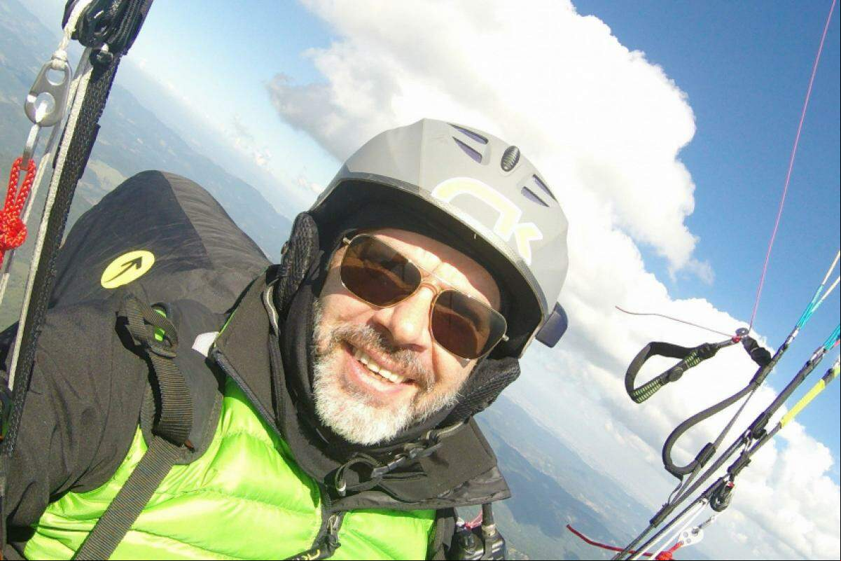 O piloto tentou abortar voo assim que decolou, mas caiu no solo 15 minutos após saltar da rampa.