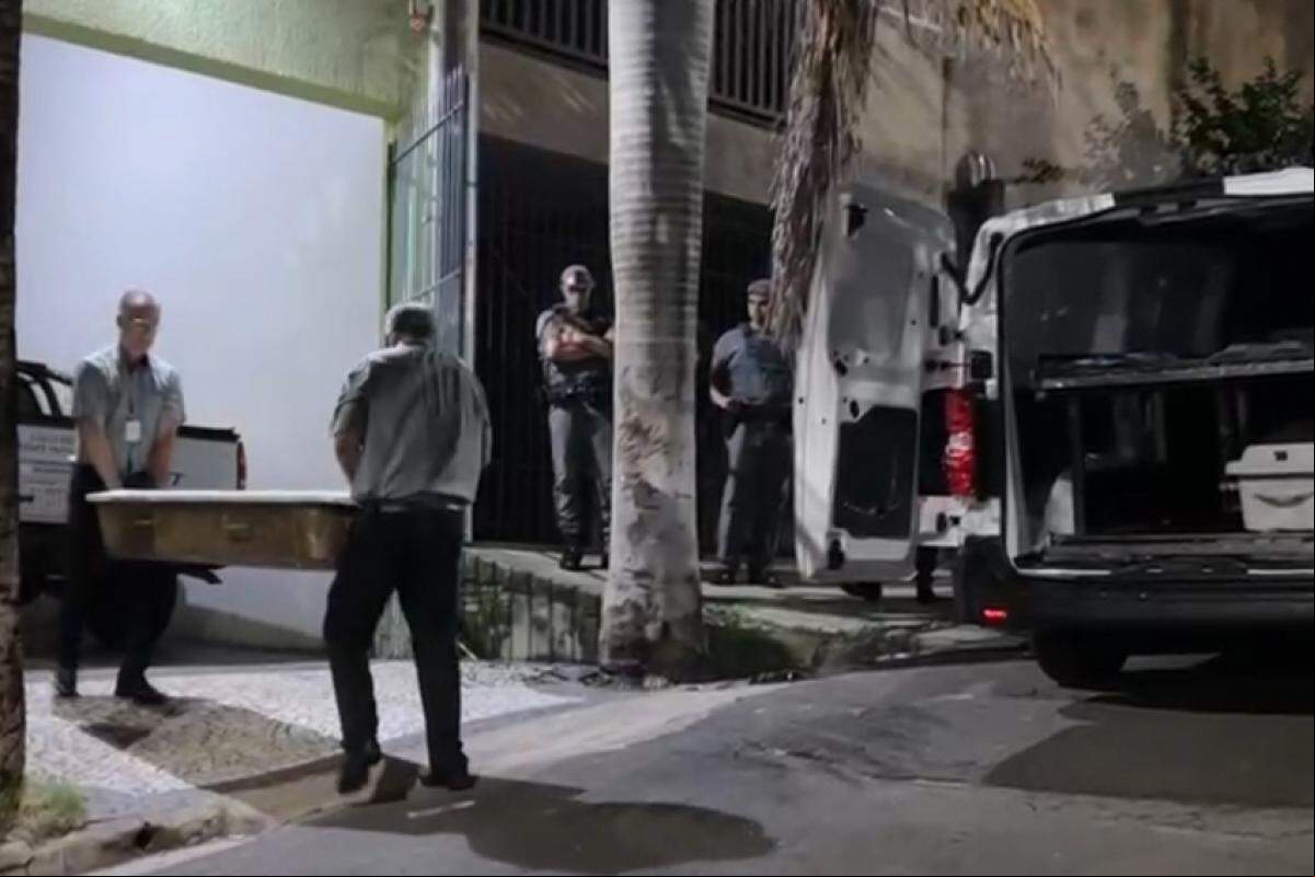 Os corpos foram encaminhados pela funerária ao IML.