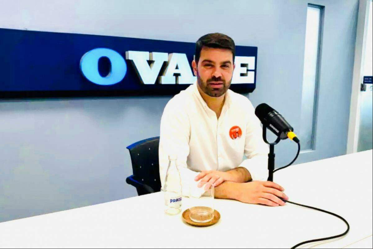 Sérgio Victor durante sabatina em OVALE