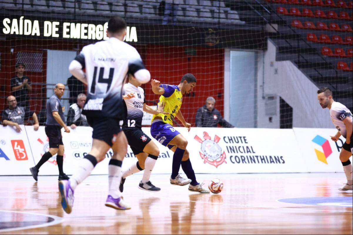 Lance de Corinthians e São José pelo Campeonato Paulista