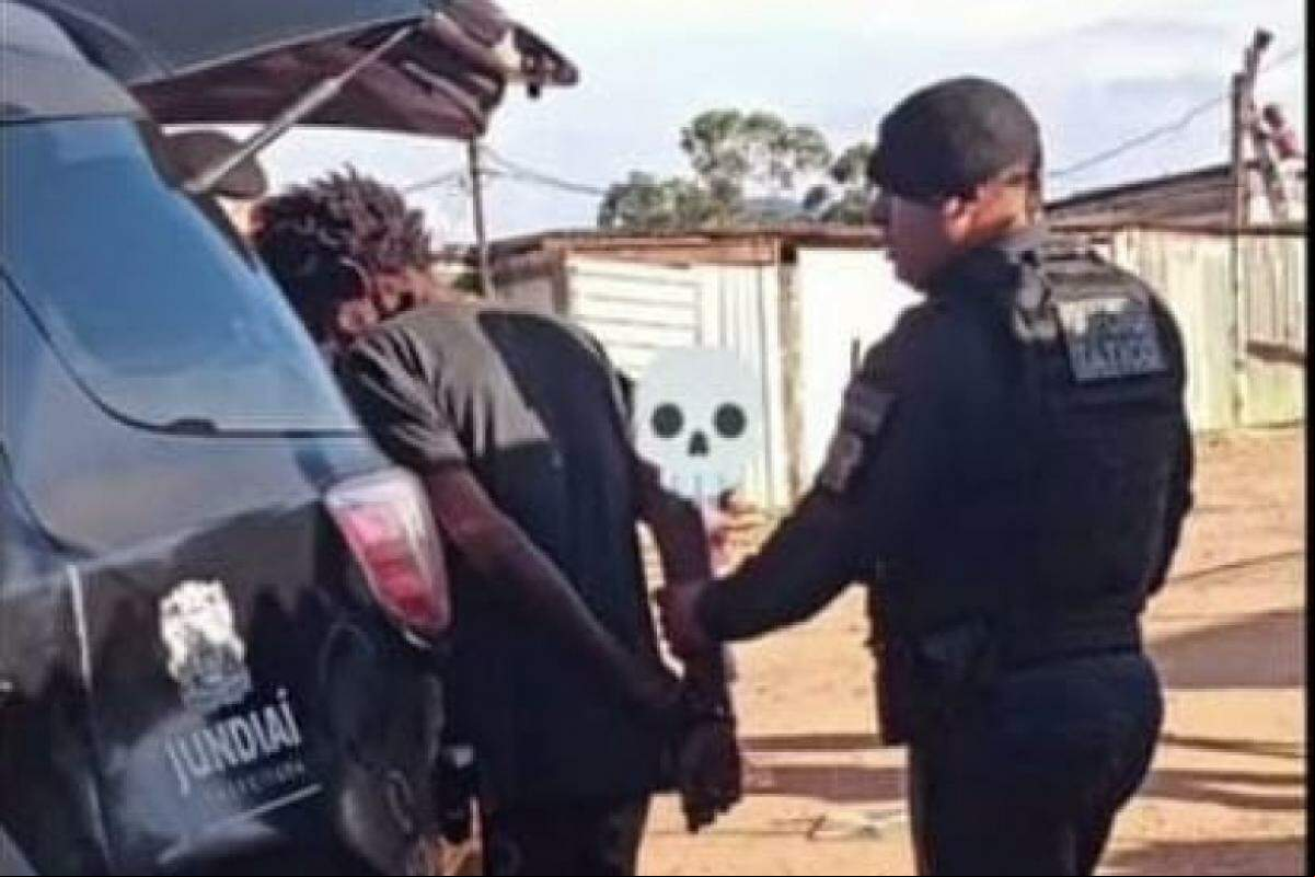Os GMs o prenderam em uma região de cracolândia