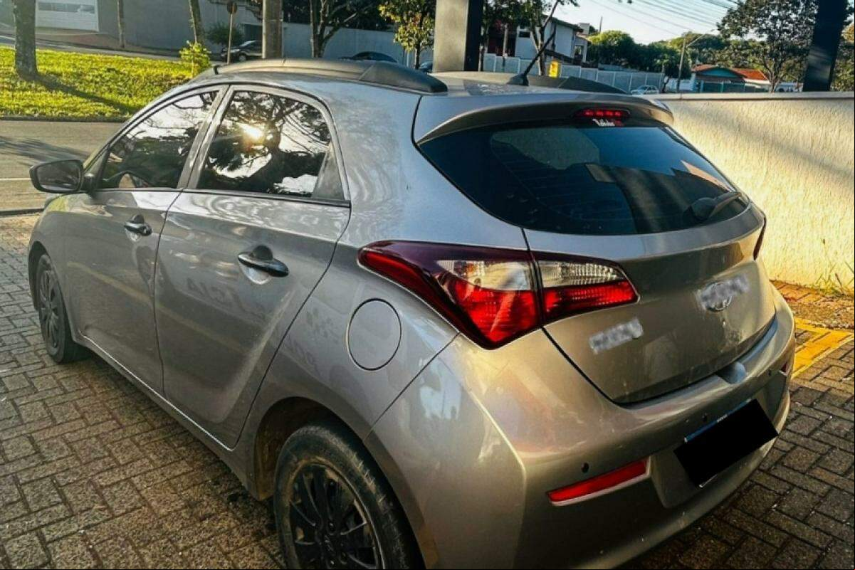 Veículo furtado em Campinas em 2024 é recuperado pela PM em Mogi Guaçu; motorista alegou ter comprado veículo e foi liberado após depoimento.