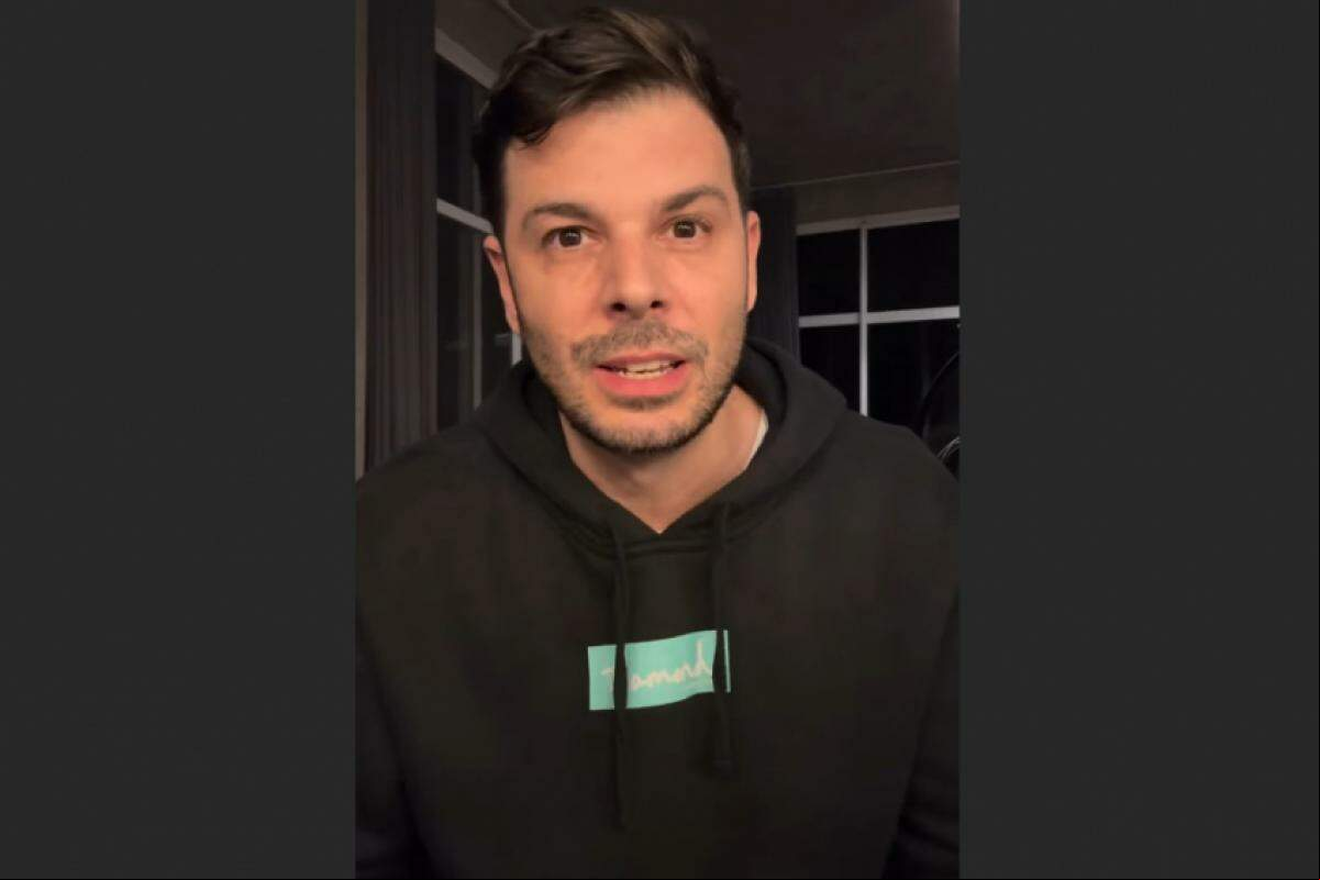 Jonas Almeida no vídeo que revelou o diagnóstico da doença
