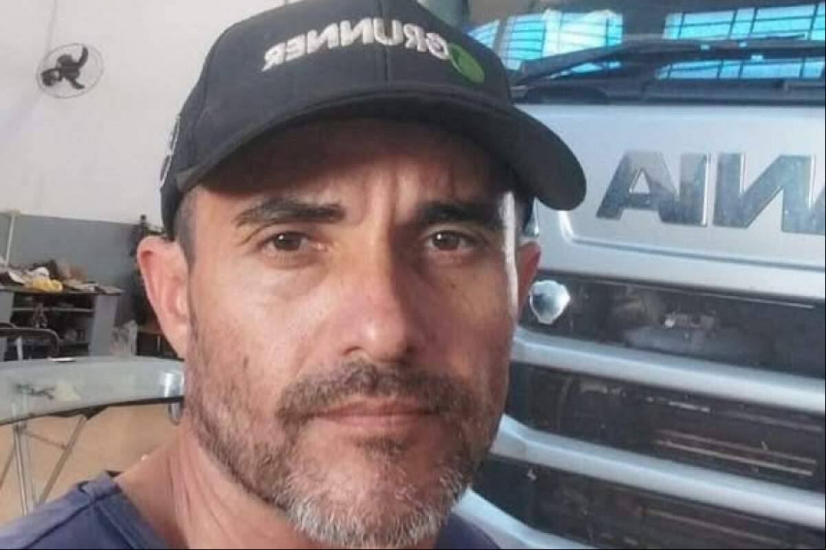 Amigos postaram fotos de Anderson Cabral da Silva e deixaram mensagens de despedida no Facebook