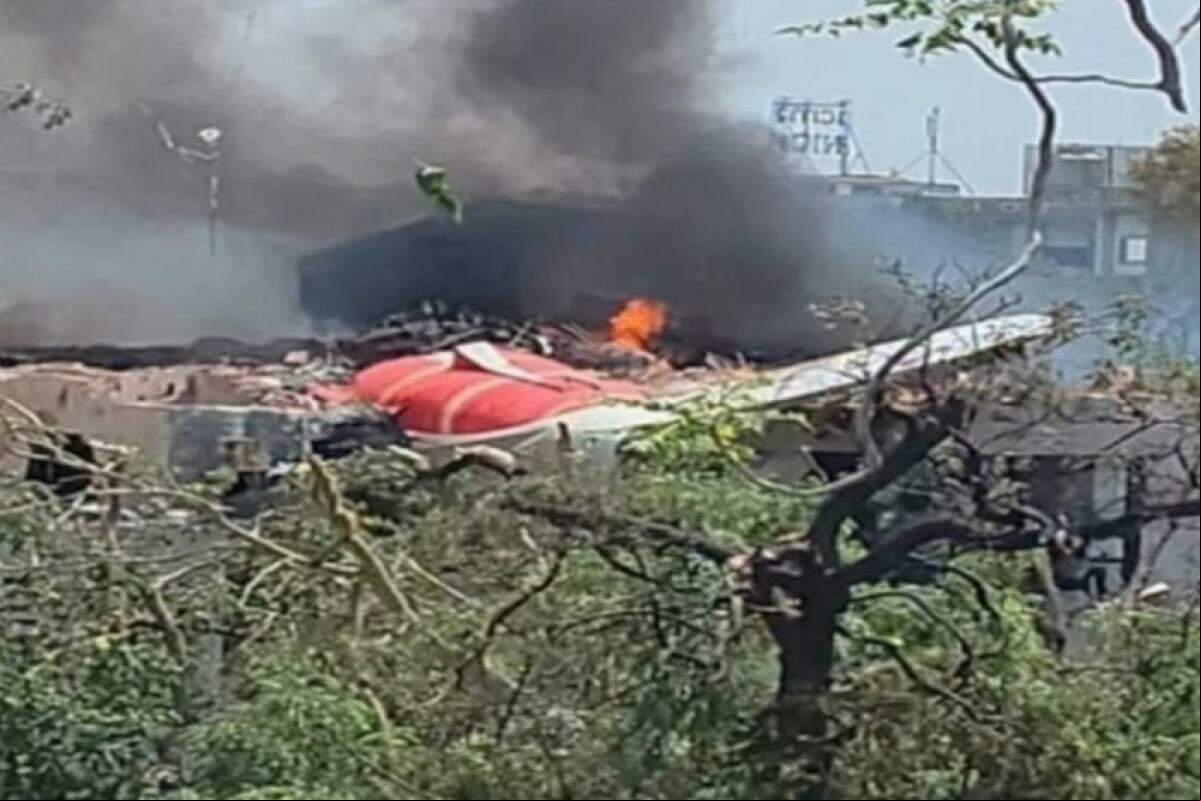 A aeronave com 242 ageiros caiu logo após a decolagem do aeroporto de Ahmedabad