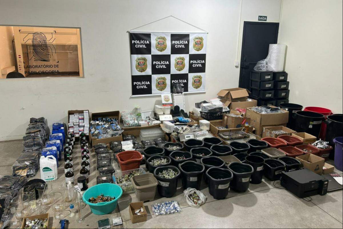 Além de insumos e frascos prontos para a venda, o homem contava com todo o aparato pra produzir os anabolizantes clandestinos