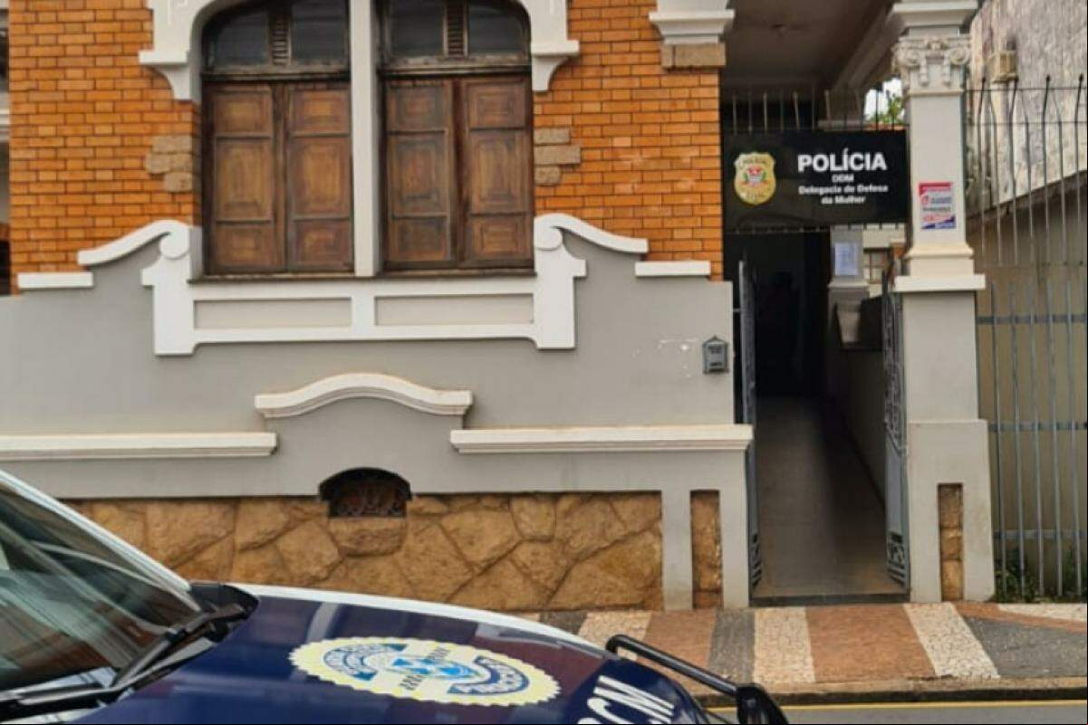 O homem foi levado para a Delegacia de Defesa da Mulher, para o registro da ocorrência.