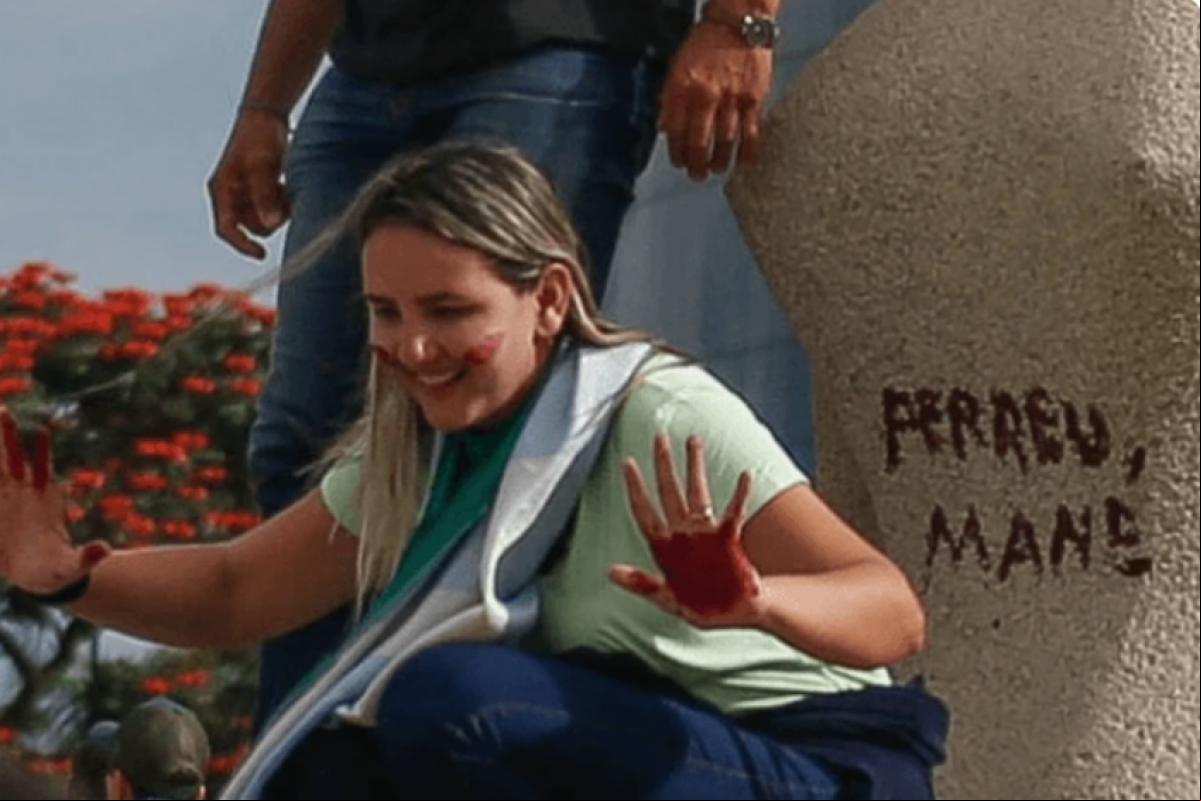 Ela foi condenada a 14 anos de prisão por envolvimento nos atos golpistas de 8 de janeiro de 2023.